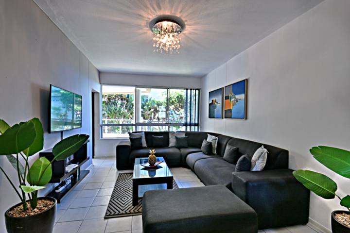 Bermuda 405 Lounge
